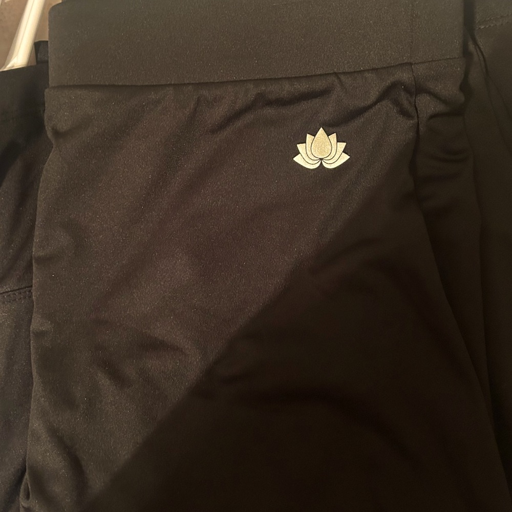 Only worn a couple times. Didn’t like how tight the leggings were on my legs.